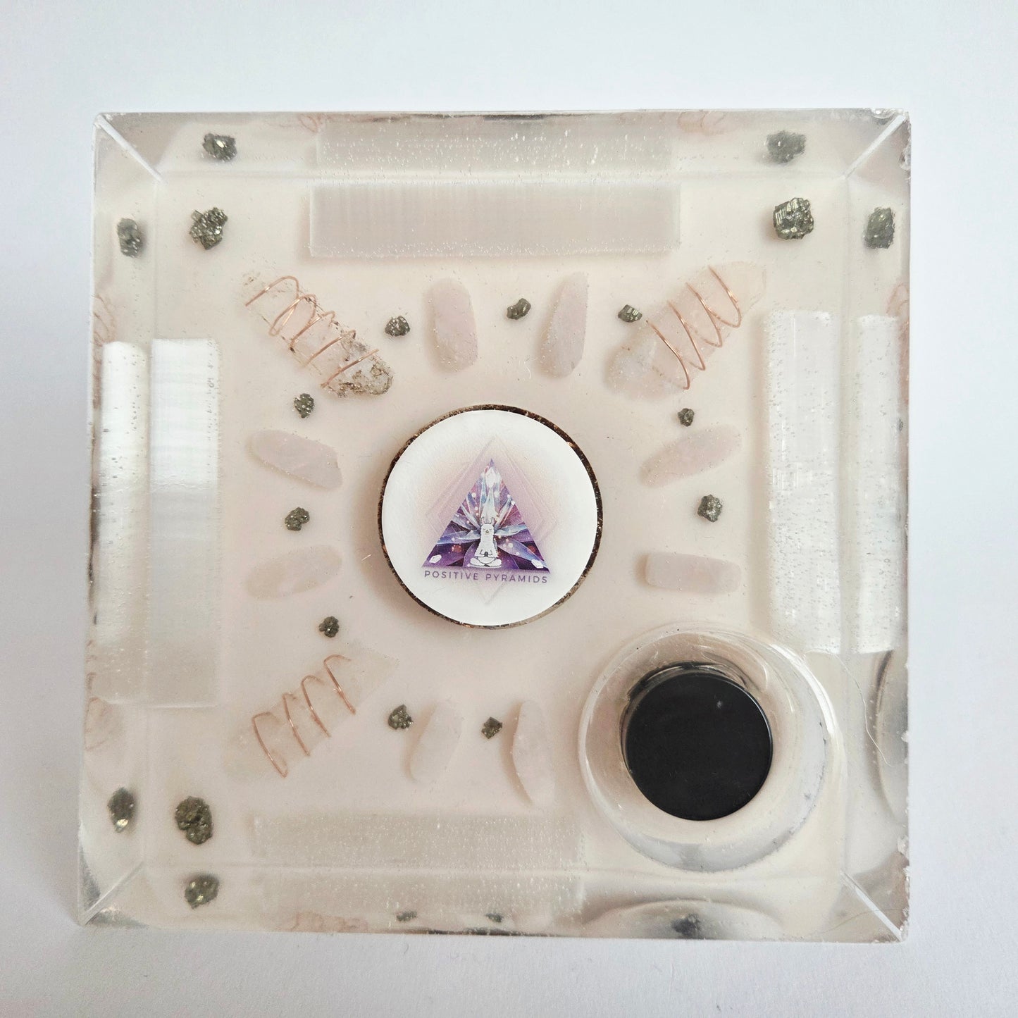 Orgonite Piramide Seleniet To Remember XL (14 cm) Let op: kleine productiefout