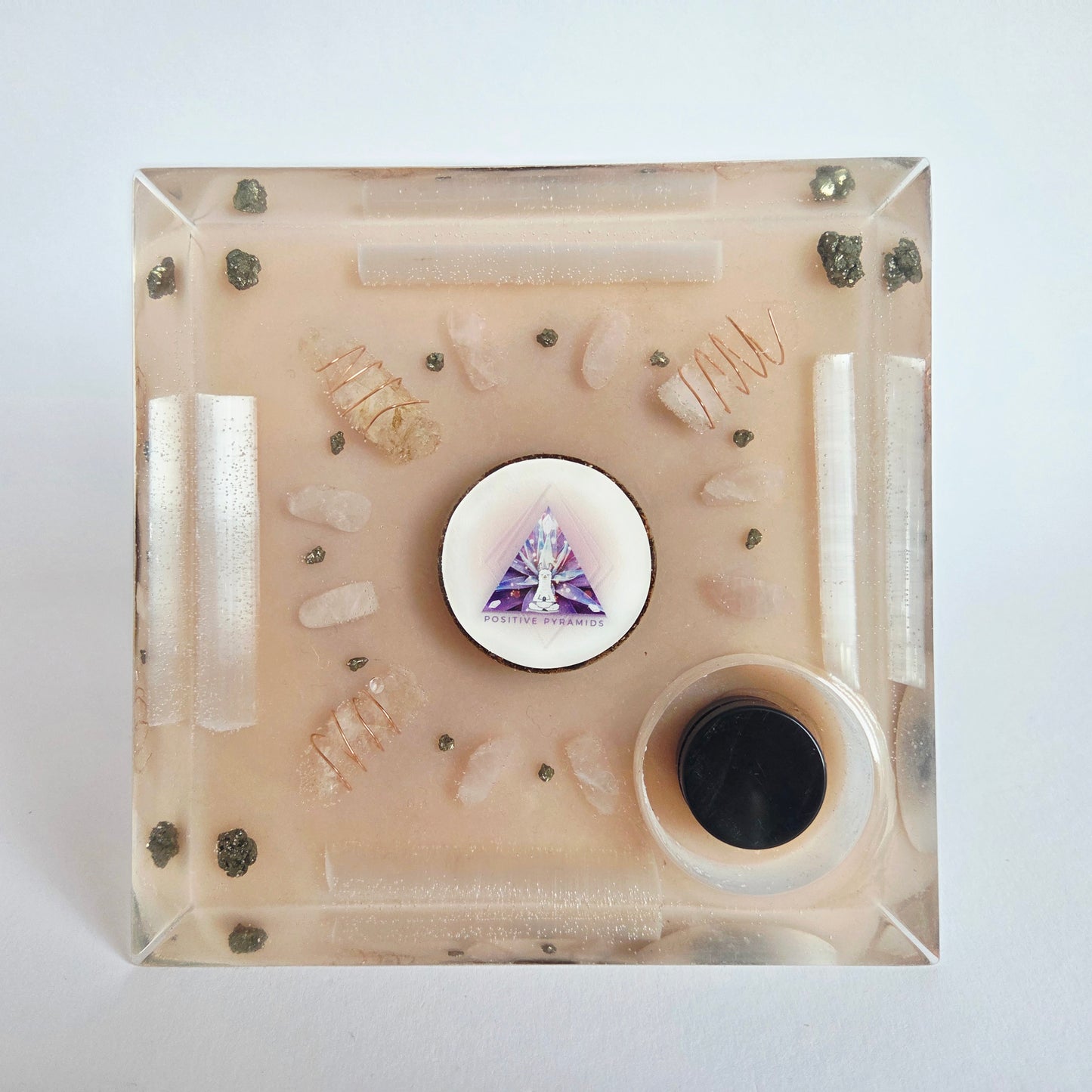 Orgonite Piramide Maansteen To Remember XL (14cm)