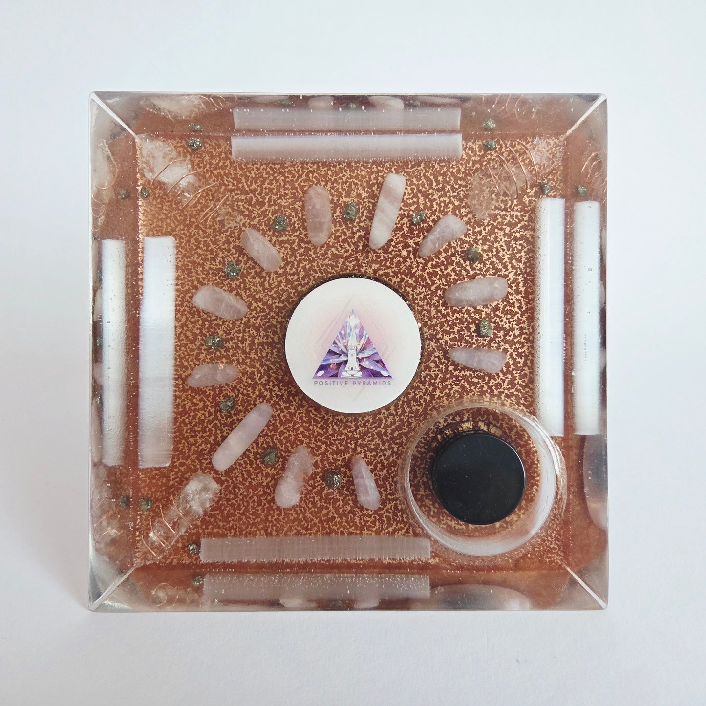 Orgonite Piramide Versteend Hout To Remember XL (14cm)