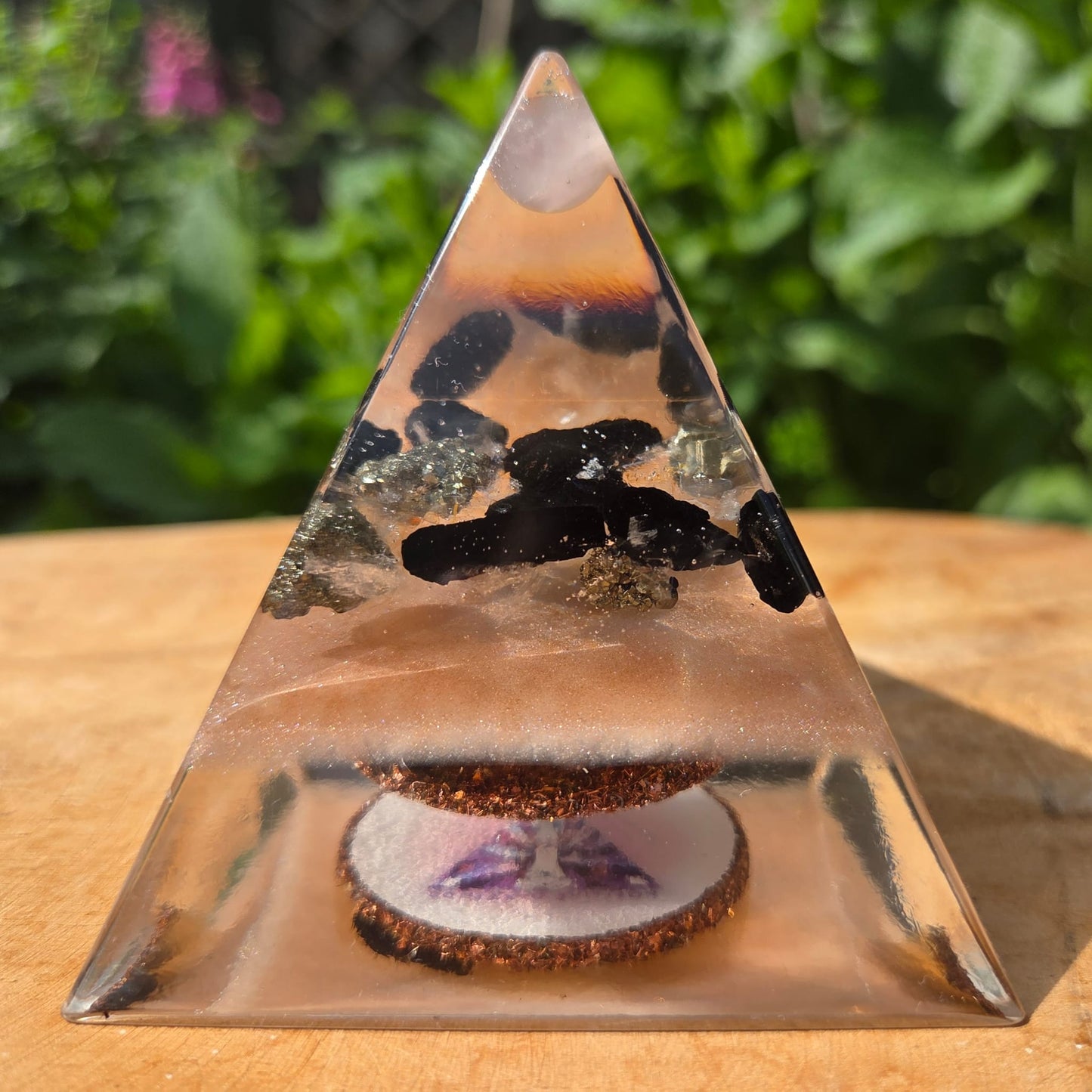 Positive Pyramid™ Rozenkwarts Small - Zuivert je ruimte, beschermt je energie, opent je hart