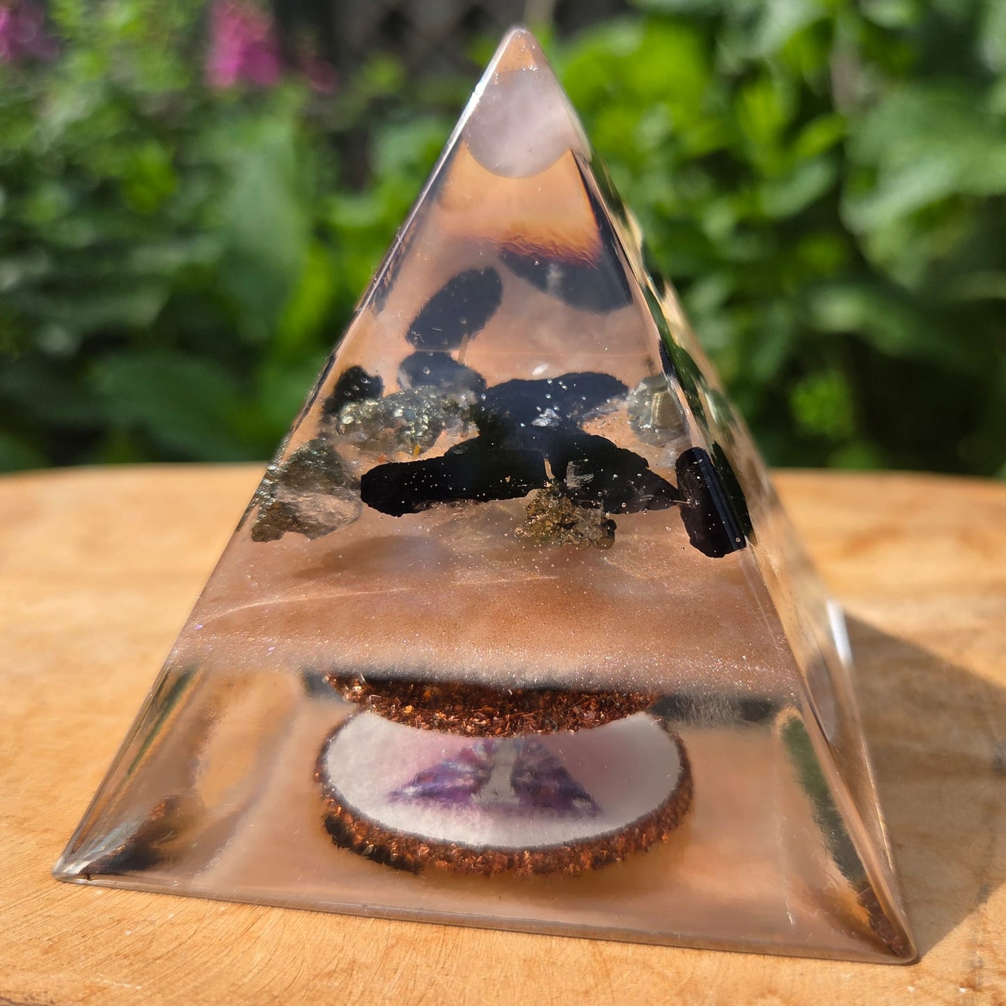 Positive Pyramid™ Rozenkwarts Small - Zuivert je ruimte, beschermt je energie, opent je hart