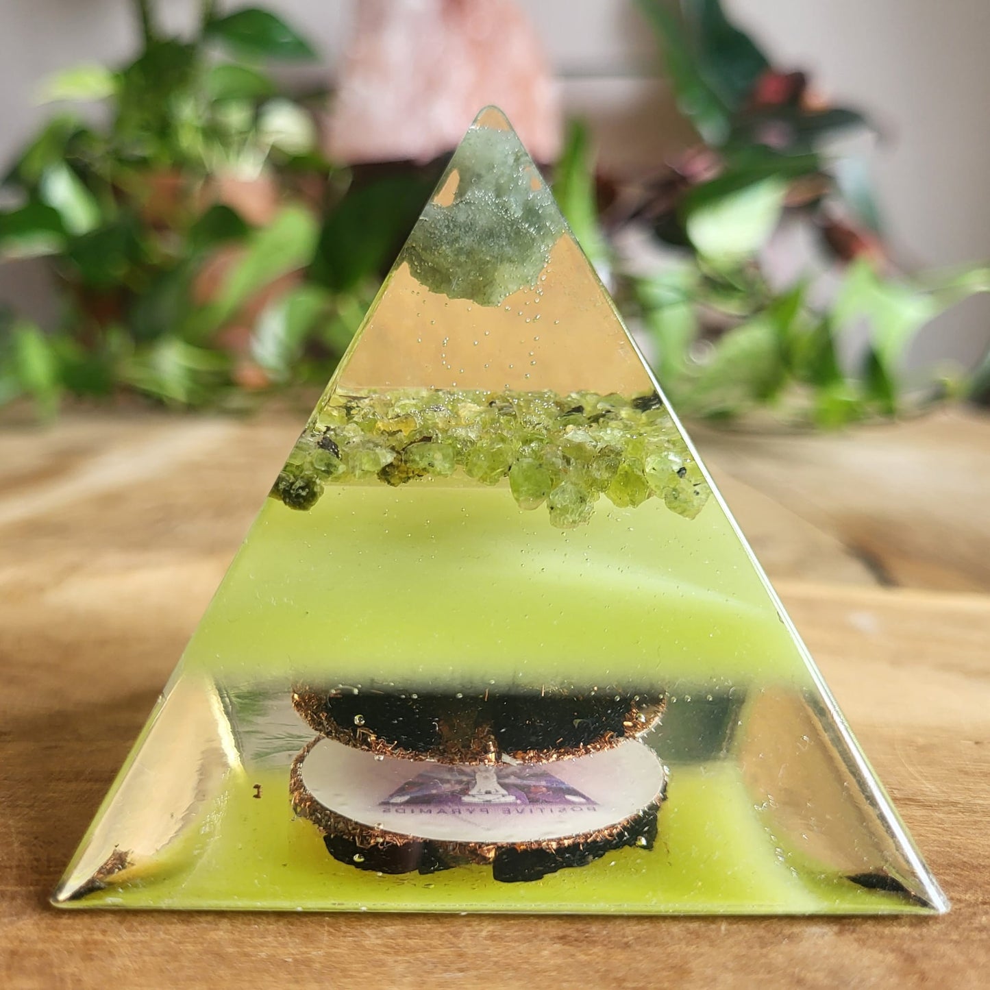 Positive Pyramid™ Epidot & Peridot Small - Groene kracht voor een lichter hoofd en een open hart