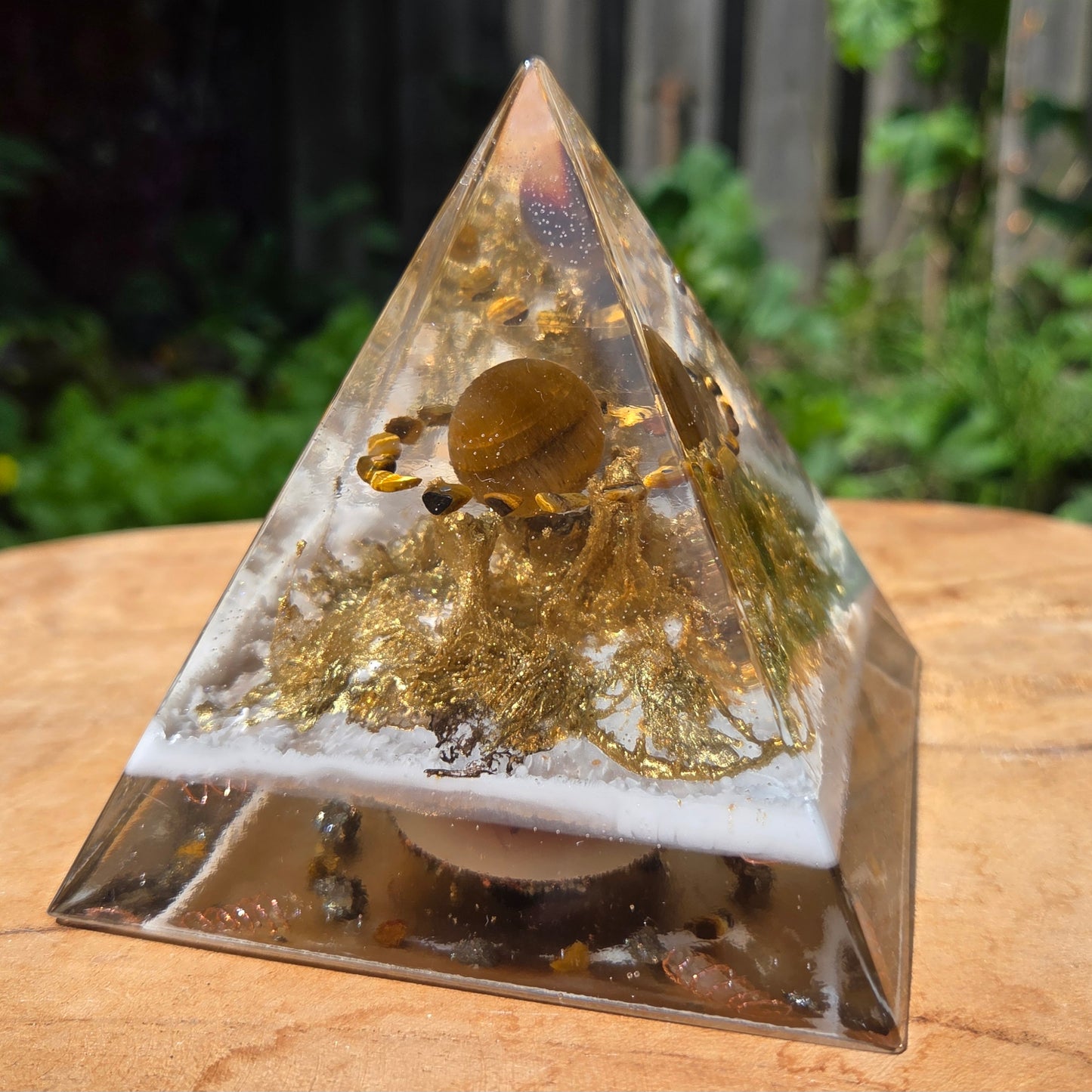 Positive Pyramid™ Tijgeroog Medium - Een stijlvolle piramide met beschermende kracht
