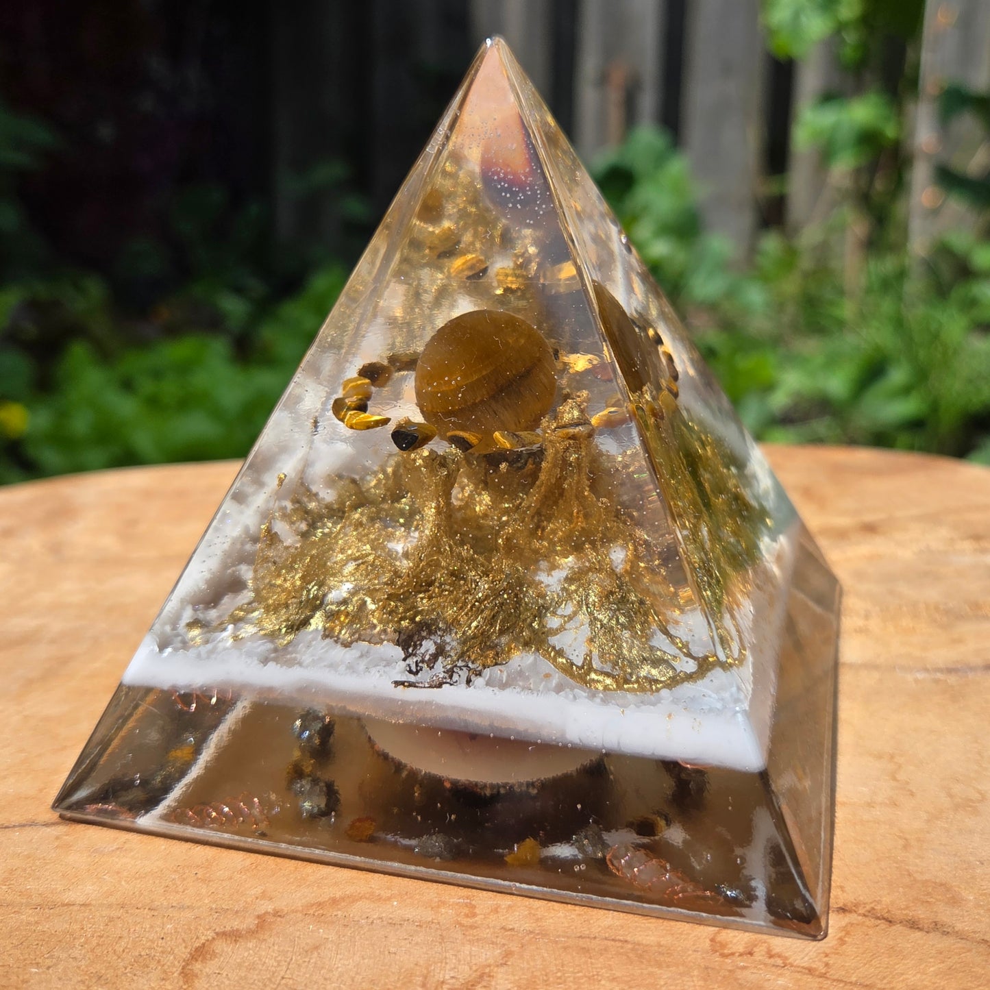 Positive Pyramid™ Tijgeroog Medium - Een stijlvolle piramide met beschermende kracht