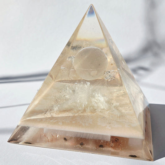 Orgonite Piramide Seleniet To Remember XL (14 cm) Let op: kleine productiefout