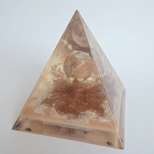 Orgonite Piramide Maansteen To Remember XL (14cm)