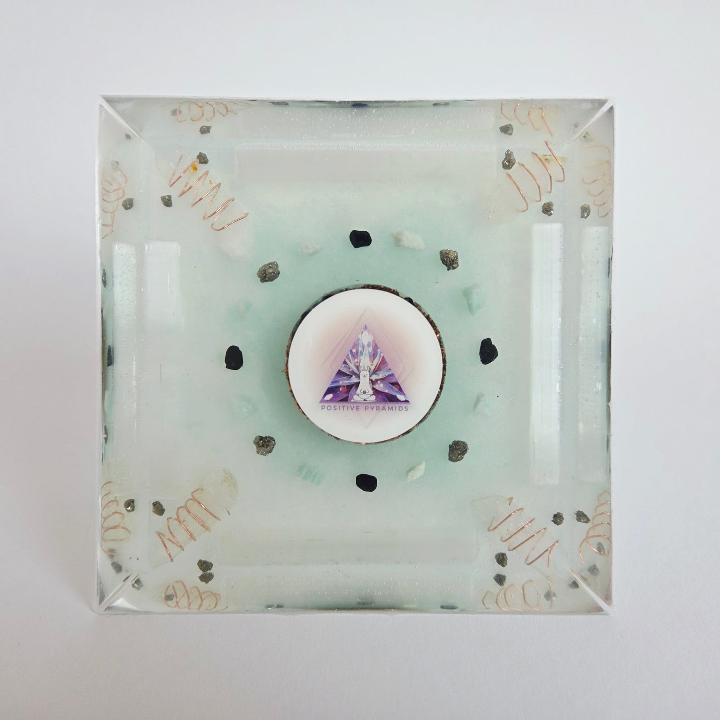 Orgonite Piramide Seleniet L (12,5 x 12,5cm)
