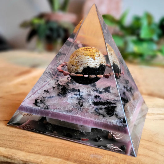 Positive Pyramid™ Versteend hout X-Large - Voor voelbare rust, balans en energetische bescherming in je ruimte