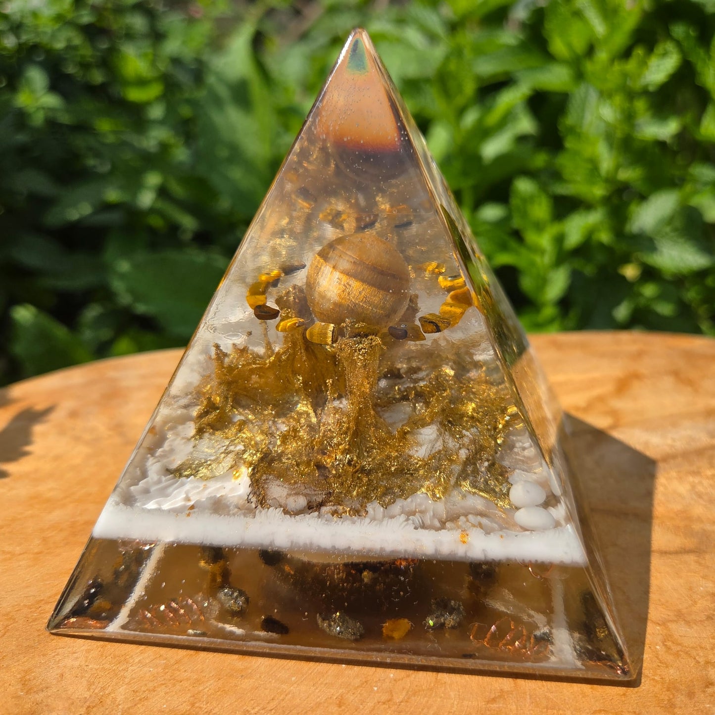 Positive Pyramid™ Tijgeroog Medium - Een stijlvolle piramide met beschermende kracht
