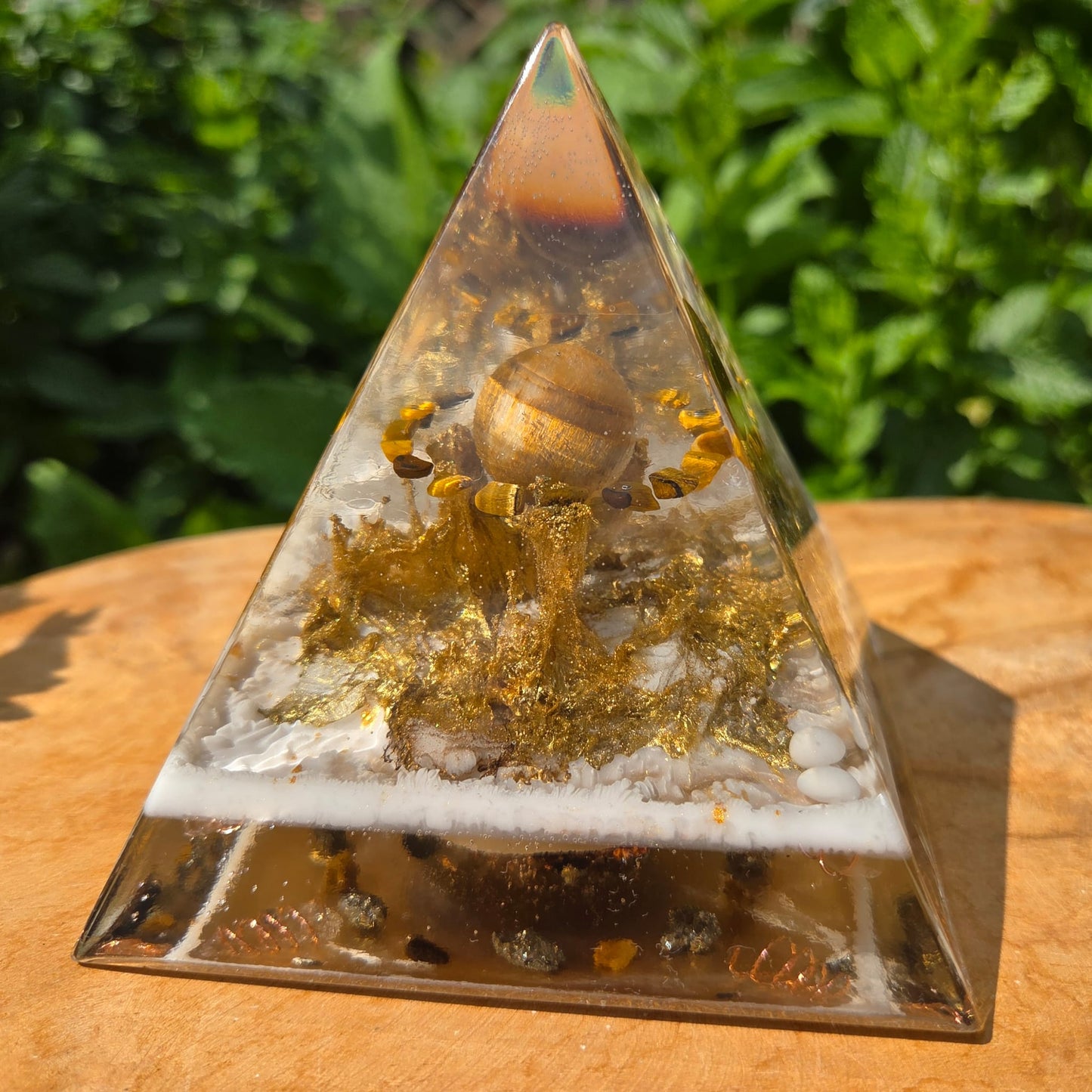 Positive Pyramid™ Tijgeroog Medium - Een stijlvolle piramide met beschermende kracht