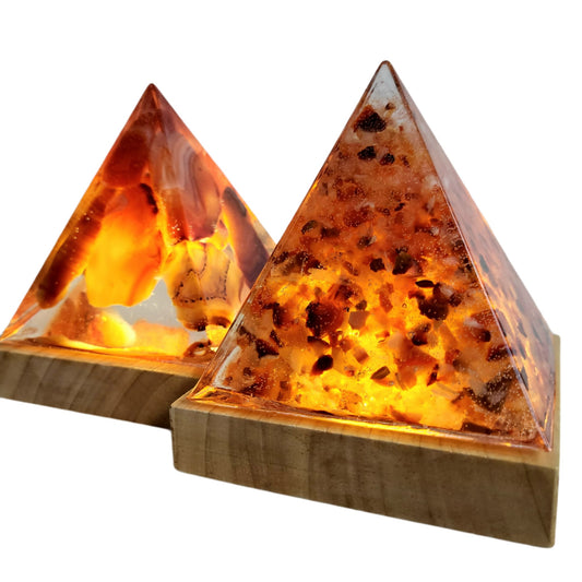 Carneool CrystalGlow™ – Natuurlijke Warmte op een Houten Basis