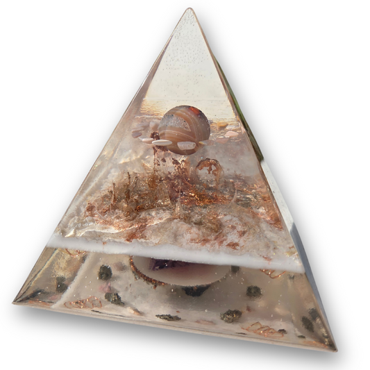 Positive Pyramid™ Carneool Medium - Activerende energie in een krachtig ontwerp
