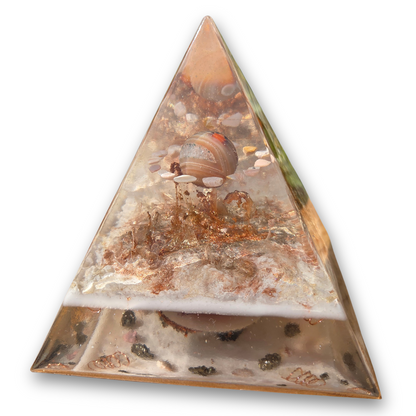 Positive Pyramid™ Carneool Medium - Activerende energie in een krachtig ontwerp