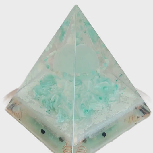 Orgonite Piramide Seleniet L (12,5 x 12,5cm)