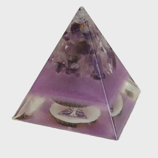 Orgonite Piramide Gouden Driehoek S (7,5 cm)